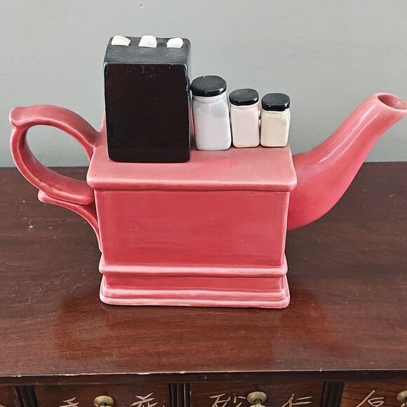 Vintage Ceramic Teapot with Restaurant Counter Design - Picture 3 of 9